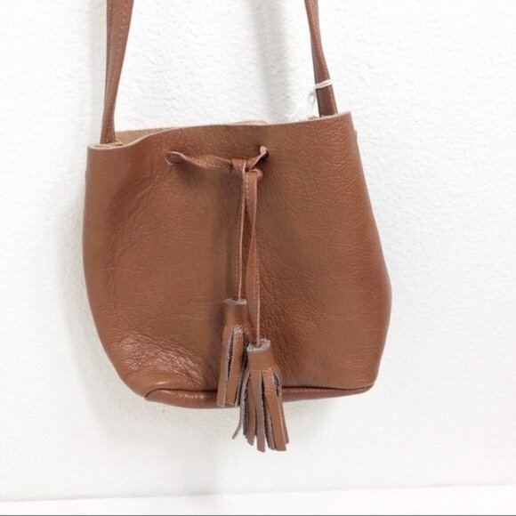 Shaffer LA Greta Bucket Crossbody Bag Brown Grained Leather Drawstring Close NWT - Picture 3 of 14